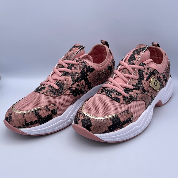 Guess GBG Women's Shoe Jimmy Lace-up Sneakers Pink Digital Camo Size 10 M US - Picture 3 of 7